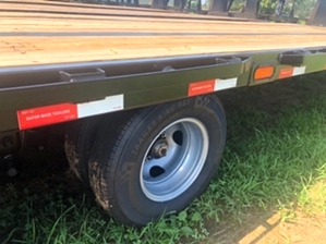 25 and 5 Gooseneck Trailer With Disc Brakes